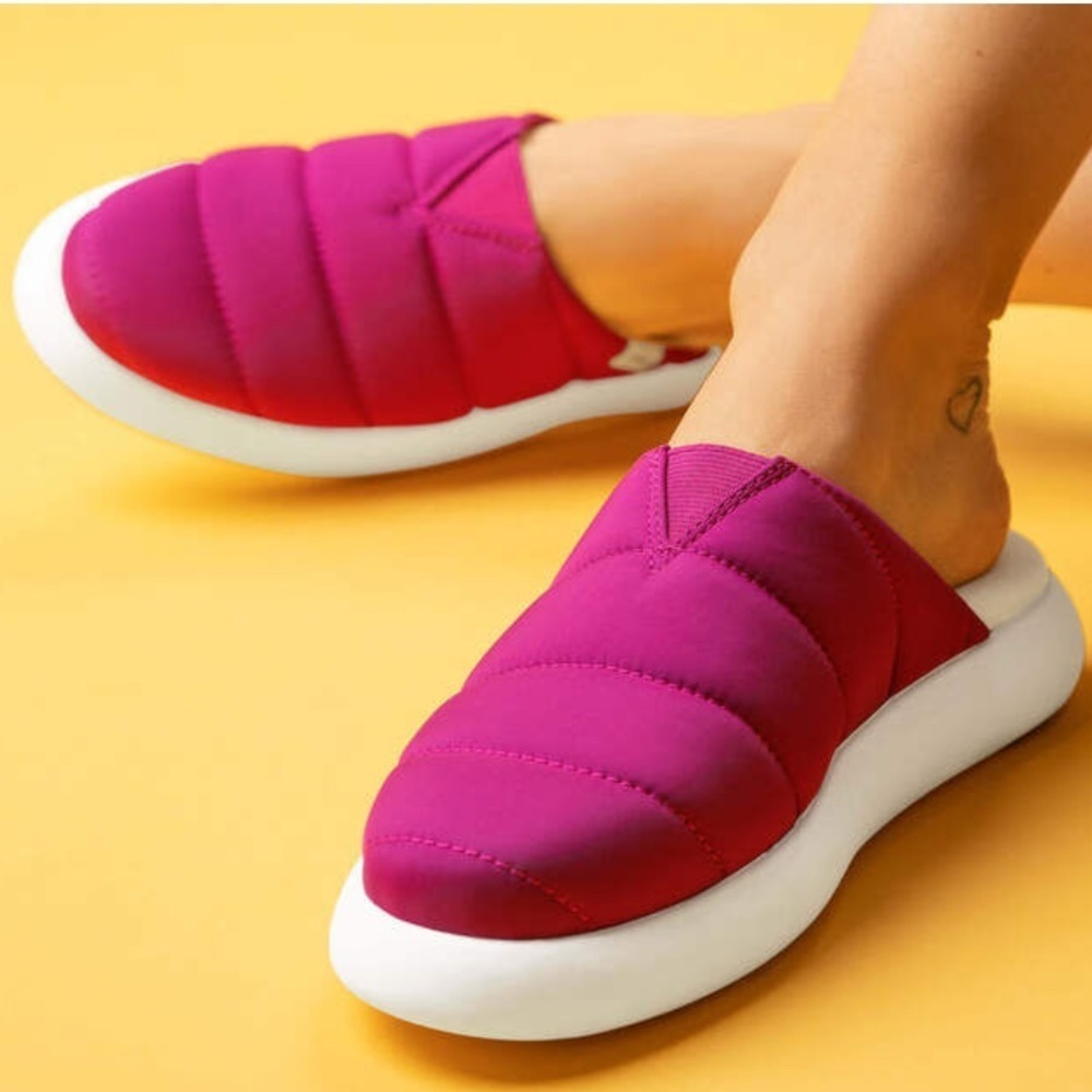 NWT TOMS ALPARGATA MALLOW PUFFER DARK MAGENTA MULES SIZE 8.5